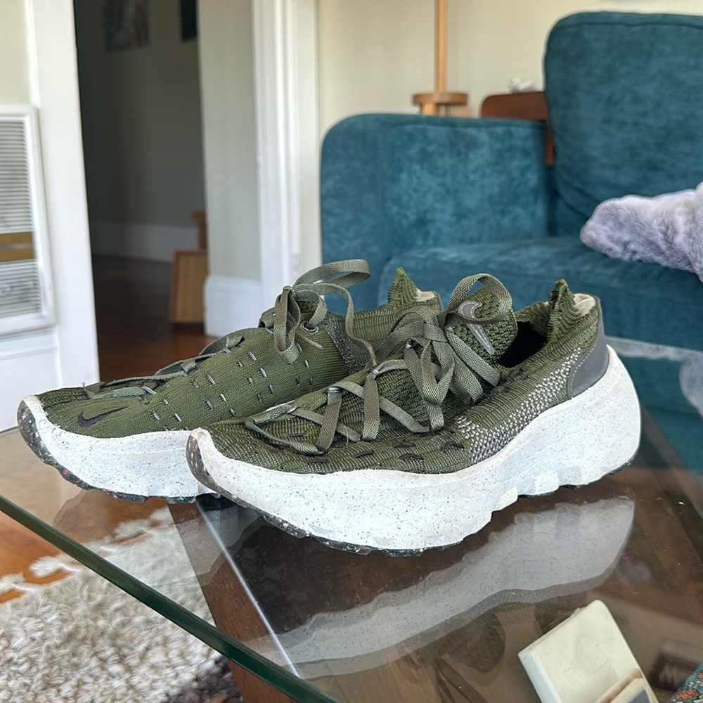 Nike space hippy green sneakers size 9.5 women
